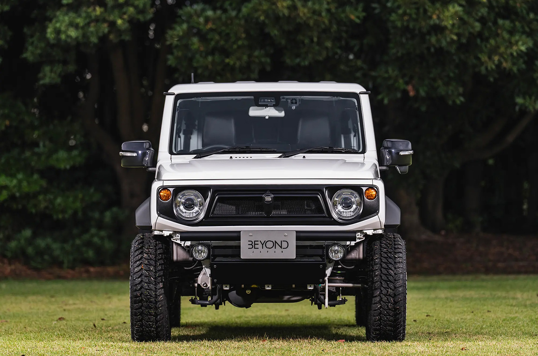 An extreme off-road SUV Suzuki Jimny will be presented in Tokyo