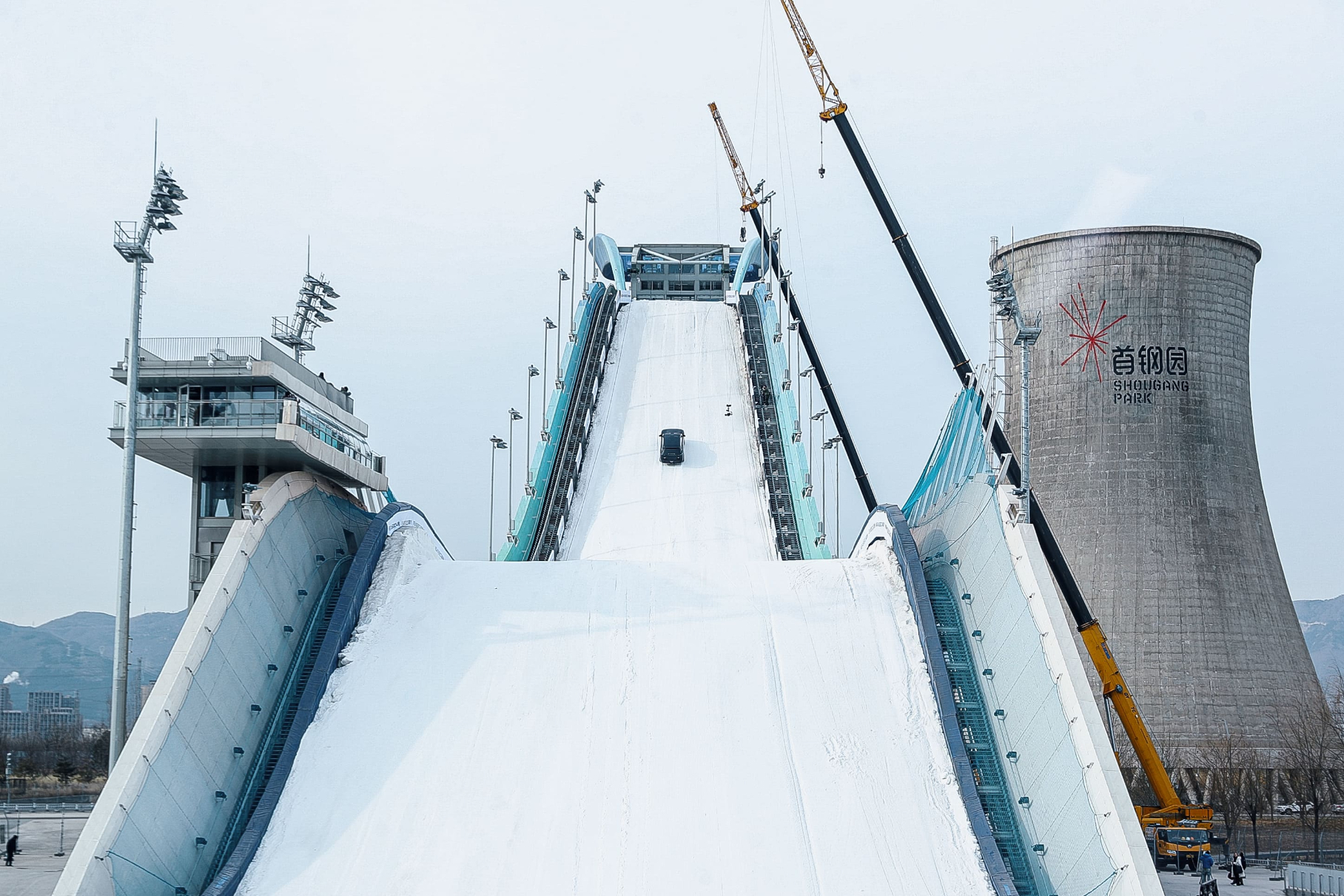 Exlantix EX climbed a dizzying ice springboard