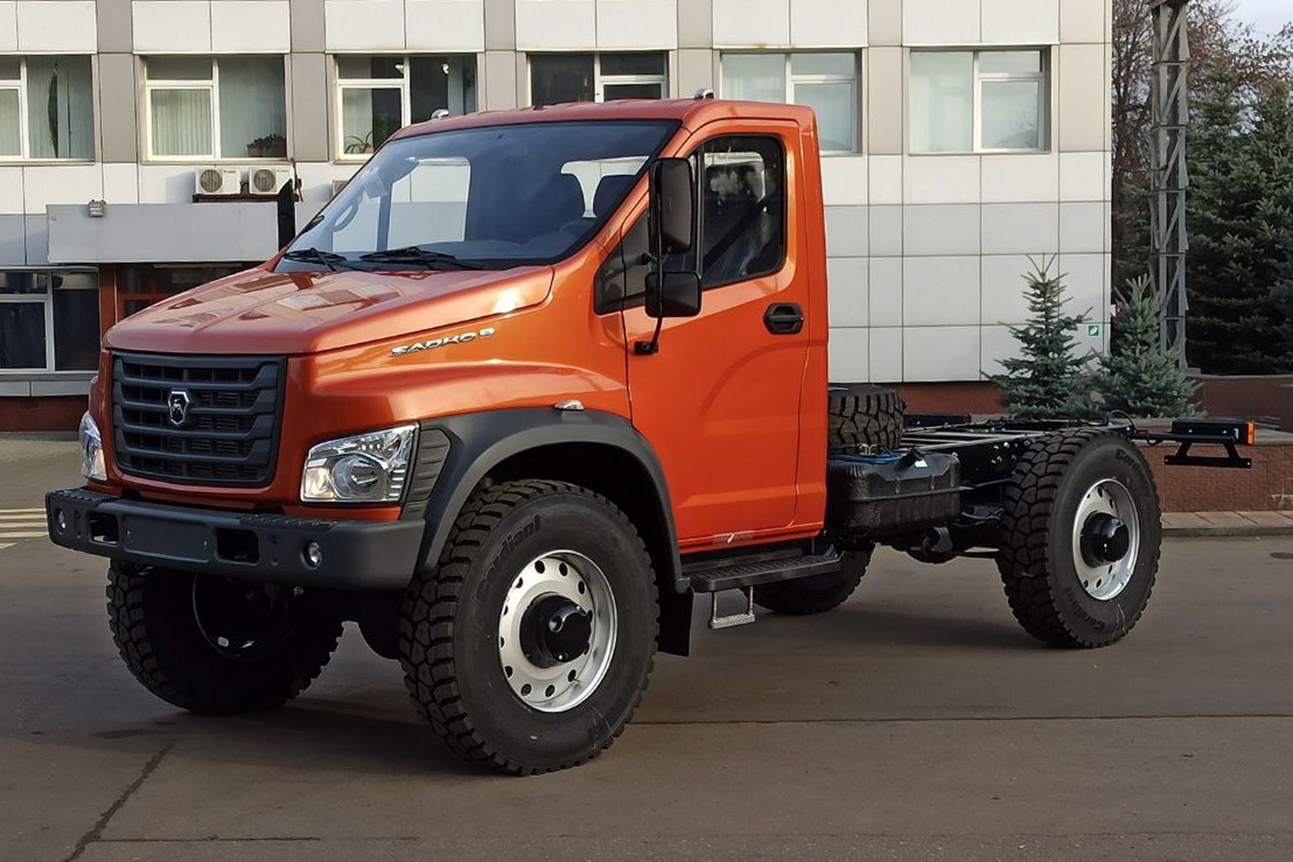 GAZ showed the latest all-terrain vehicle with a carrying capacity of five tons