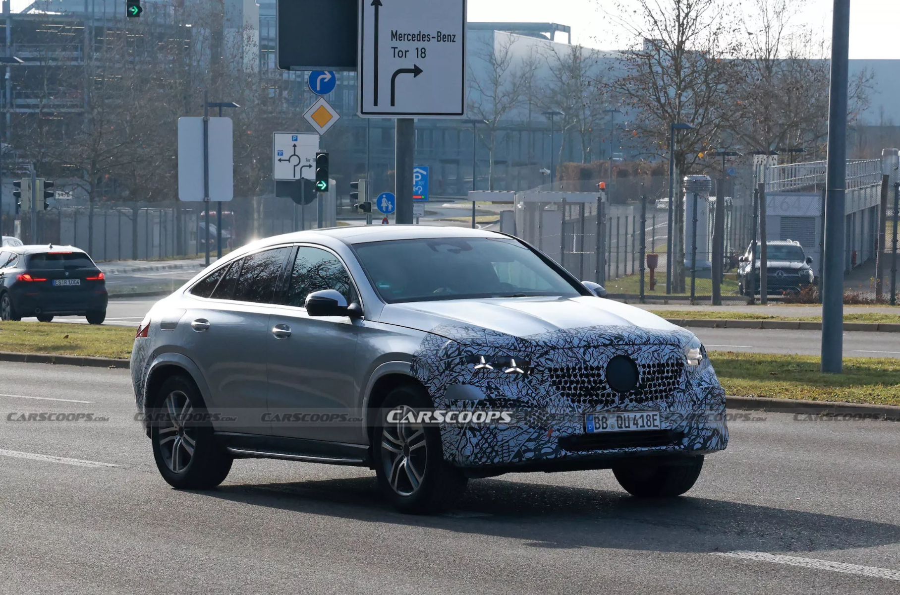 Pictures of the restyled Mercedes-Benz GLE with stars in the headlights have appeared