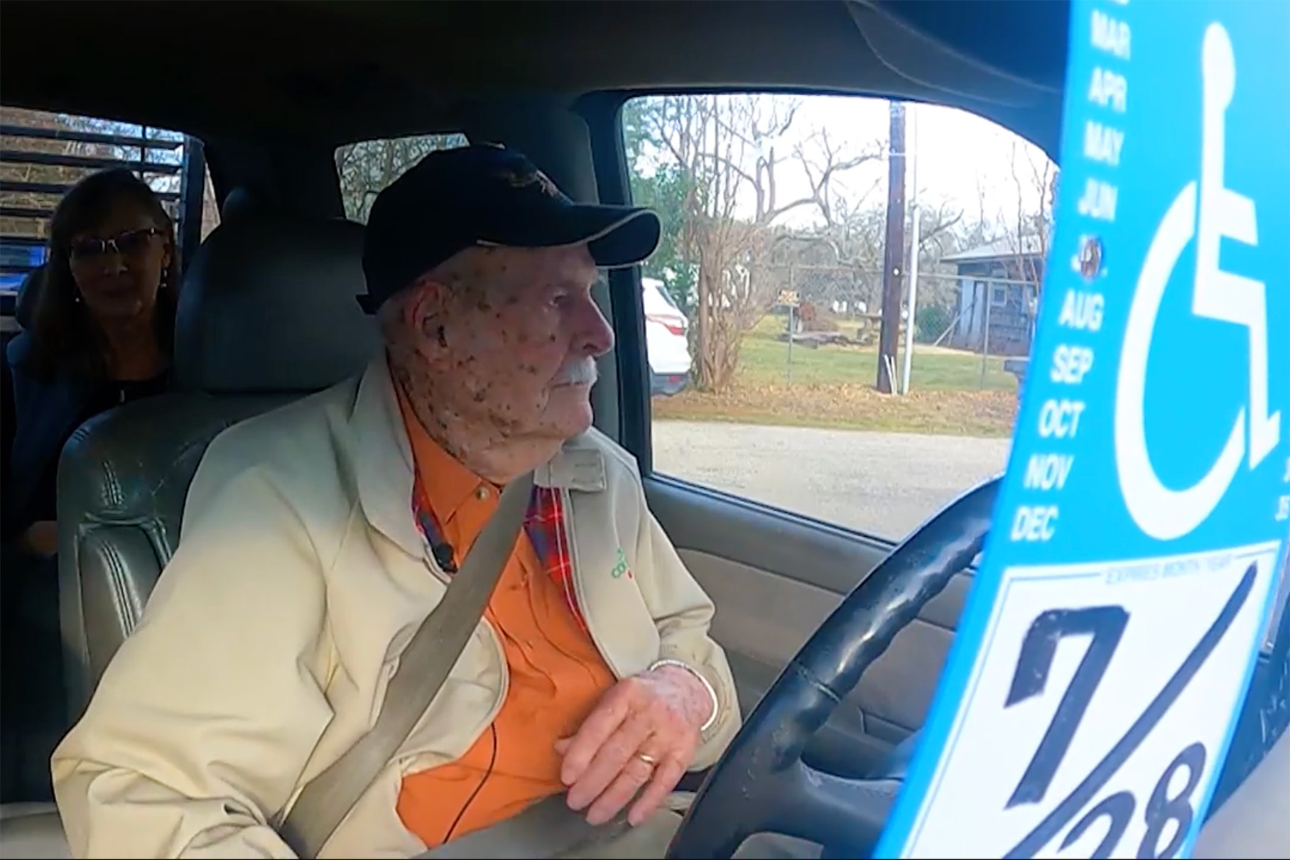 American successfully renews driver’s license at age 101