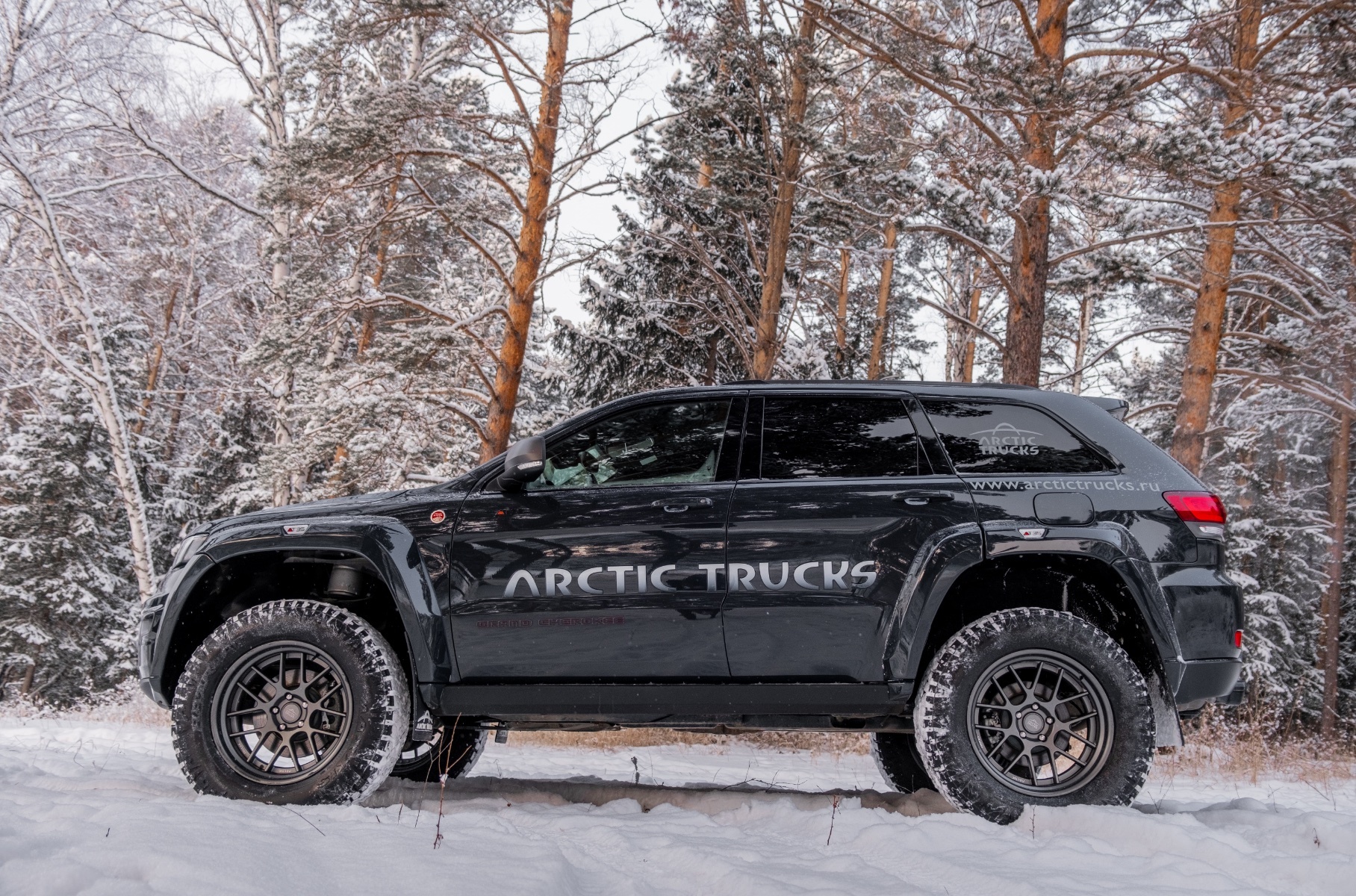 Arctic Trucks has modified the Jeep Grand Cherokee