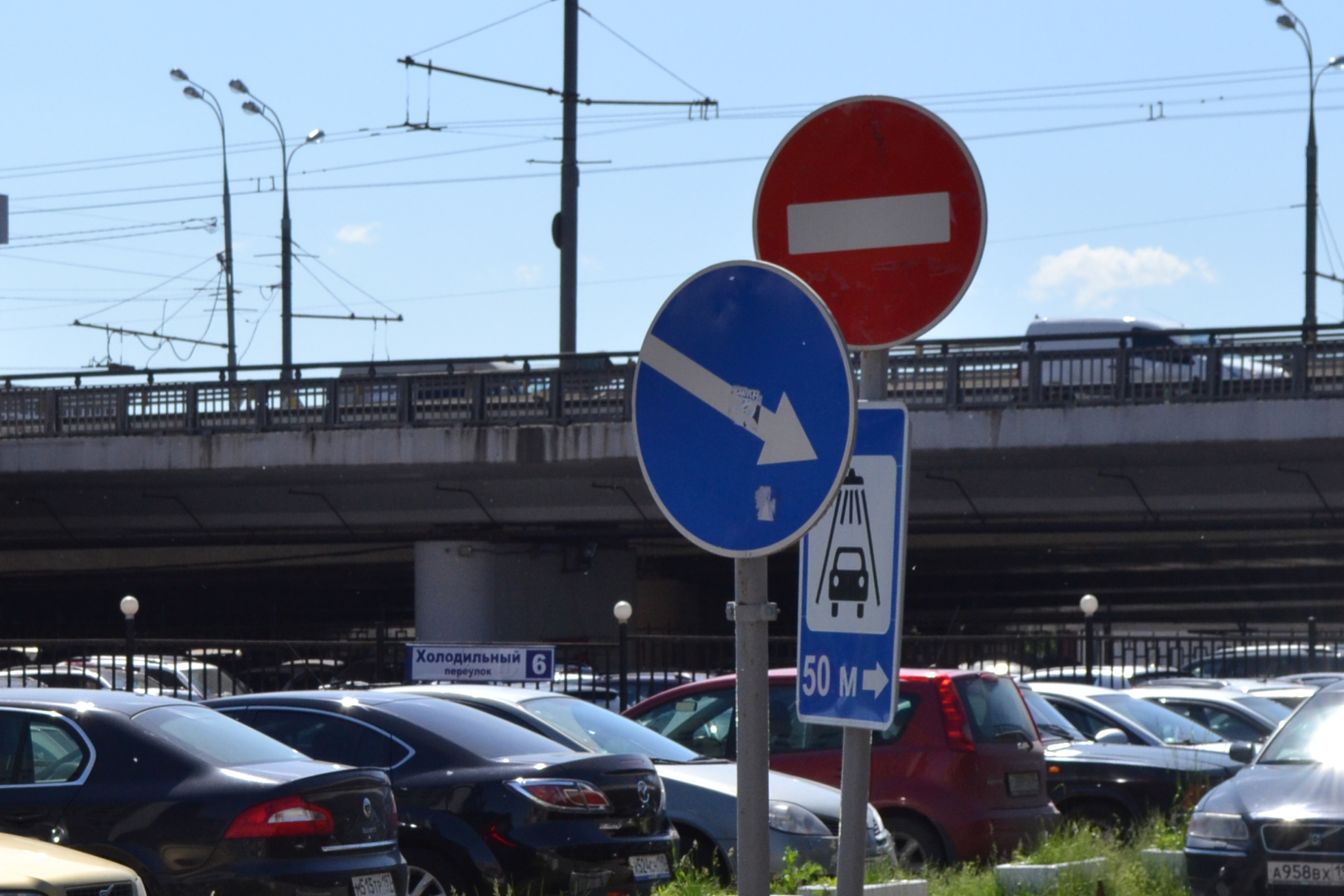 More than a billion rubles will be spent on the production of road signs in Moscow