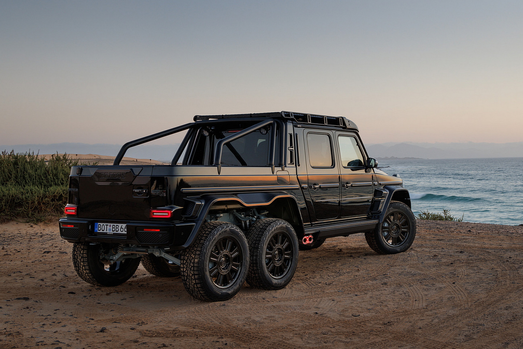 A new three -legged Gelik from Brabus for 1.3 million euros was brought to Russia