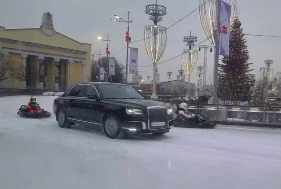 An unusual motorcade was removed in Moscow: Aurus FSO and four map