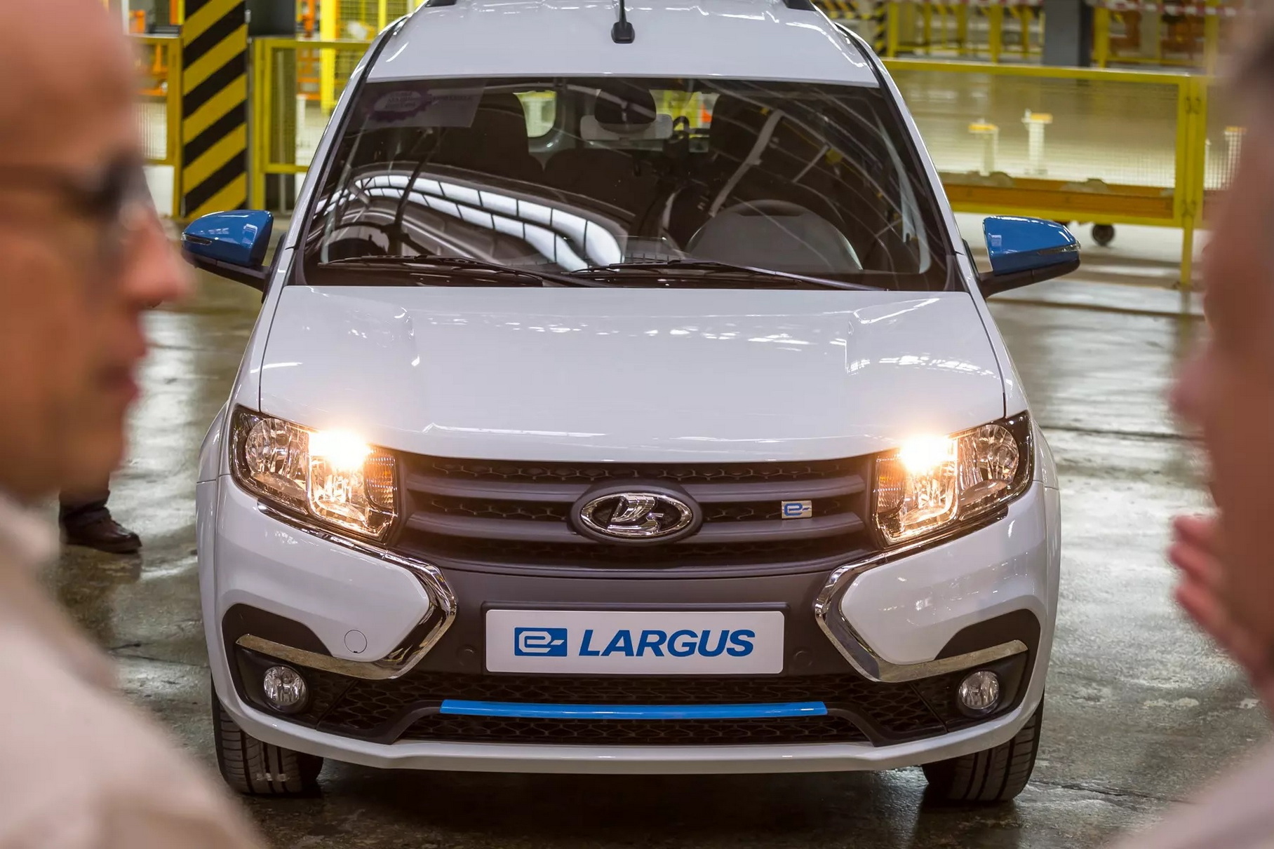 AvtoVAZ explained the zero sales of E-Largus electric car in 2024