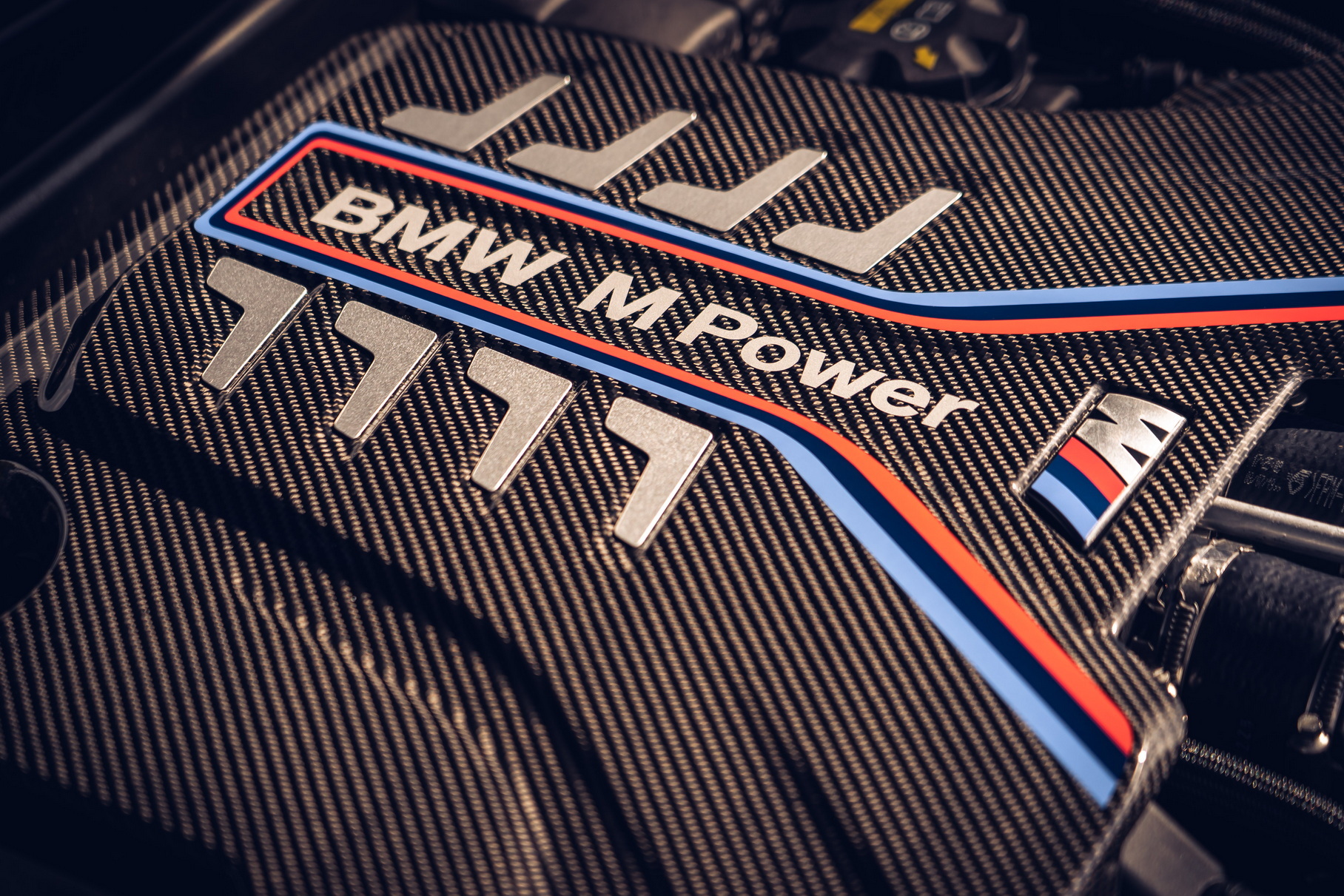 BMW recognized the non-alternativeness of six- and eight-cylinder engines