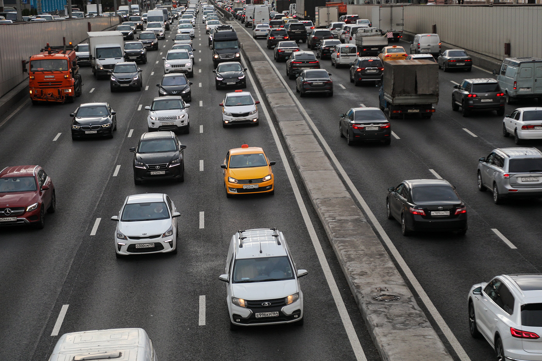 Drivers in Russia want to deprive rights for exceeding the noise level of vehicles