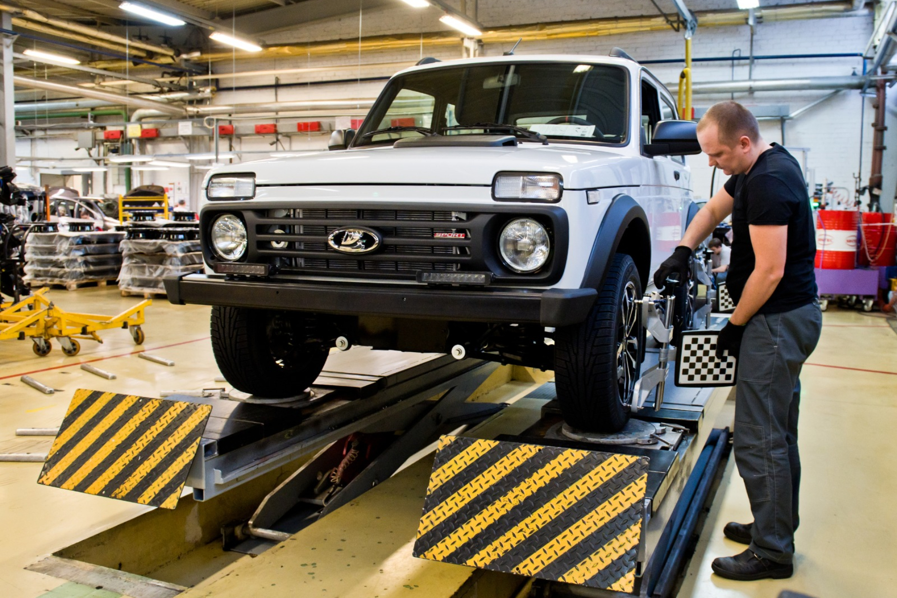 For how much Lada Niva Sport accelerates to 100 kilometers per hour