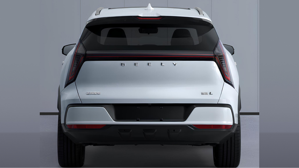 Geely Atlas has a new design in the Okavango style, but so far only in China