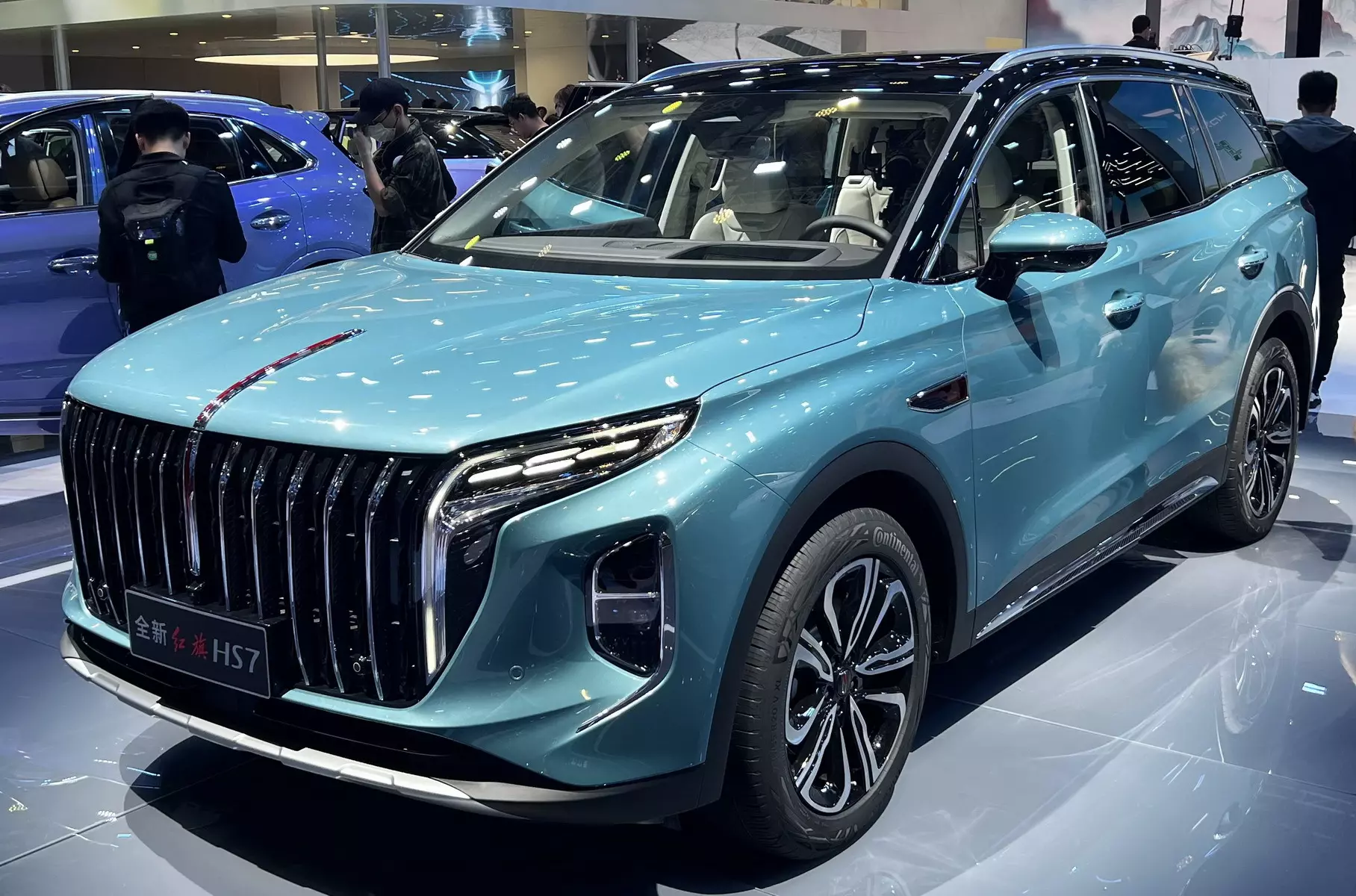 Hongqi is preparing a new crossover and minivan to enter the Russian market