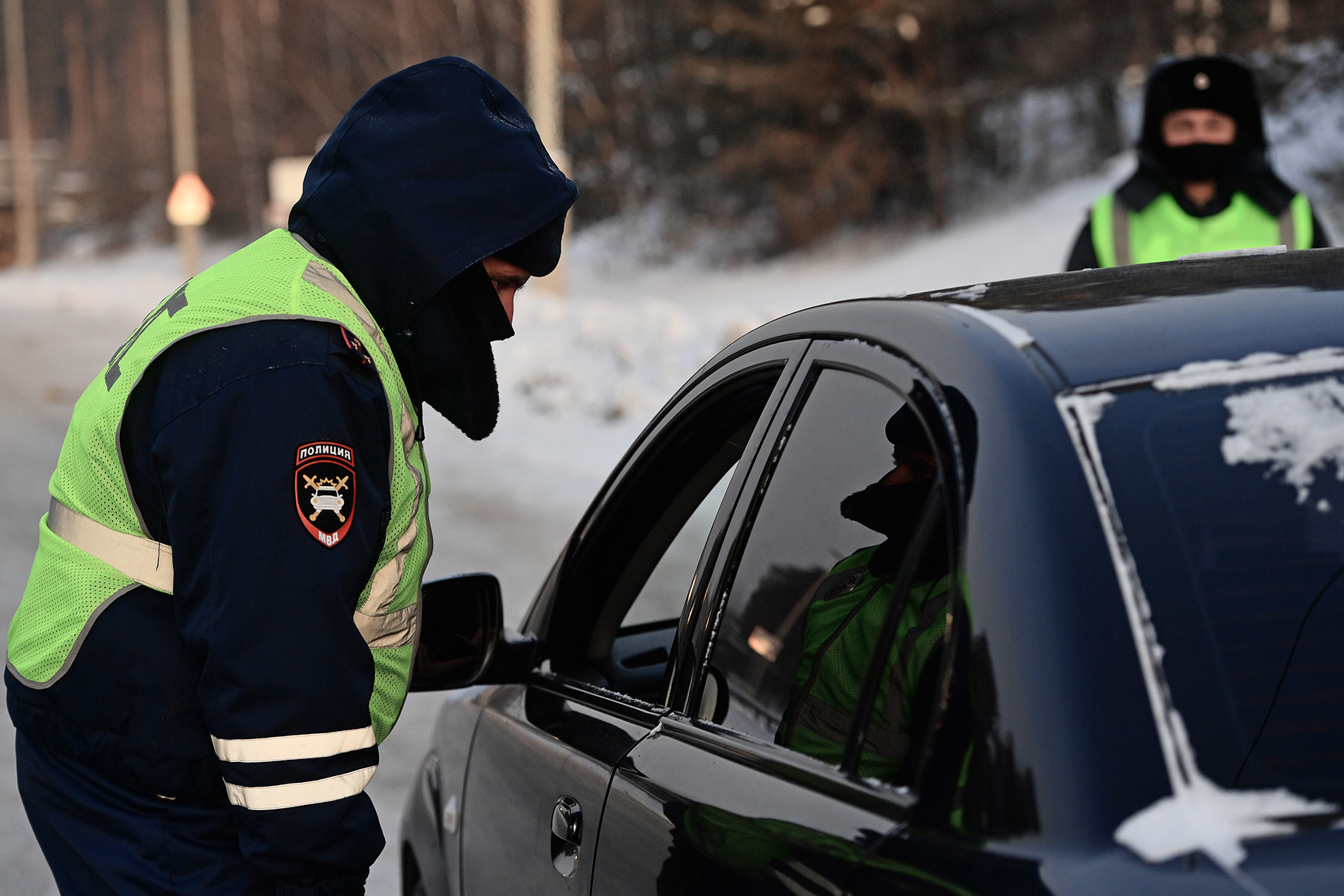 In some cases, traffic police officers can finish drivers for caring cars