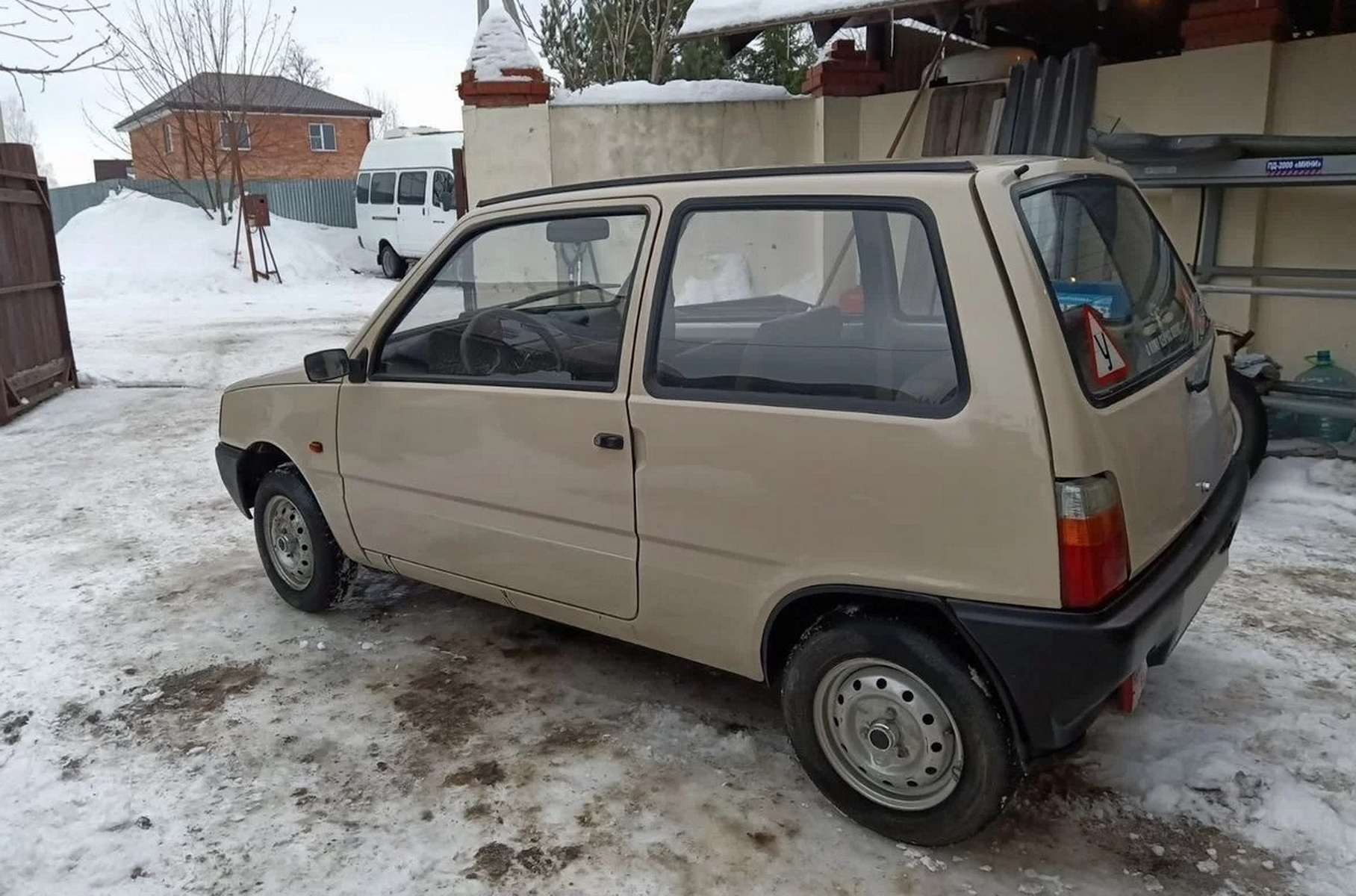 In the suburbs, a new car “Oka” is sold from the 1990s