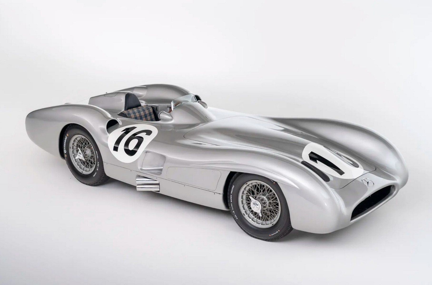 Mercedes W196 R became the most expensive racing car in the world: the price surprised