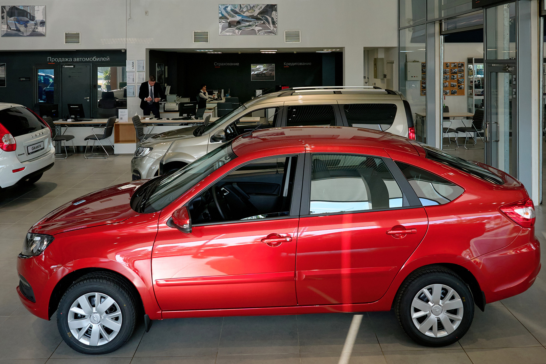 More than half a million Lada cars accumulated in the warehouses of dealerships