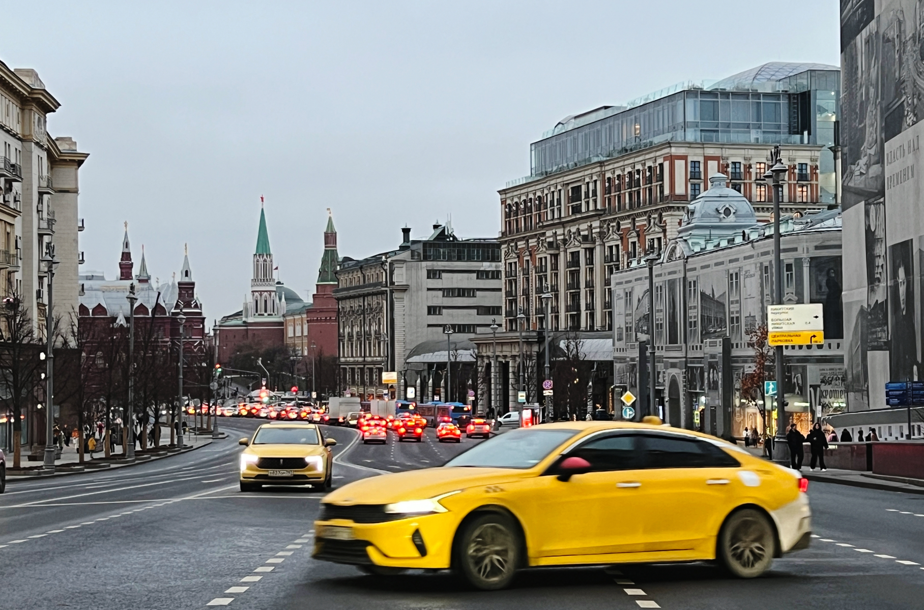 Muscovites warned of a lack of taxi drivers and the rise in price of travel