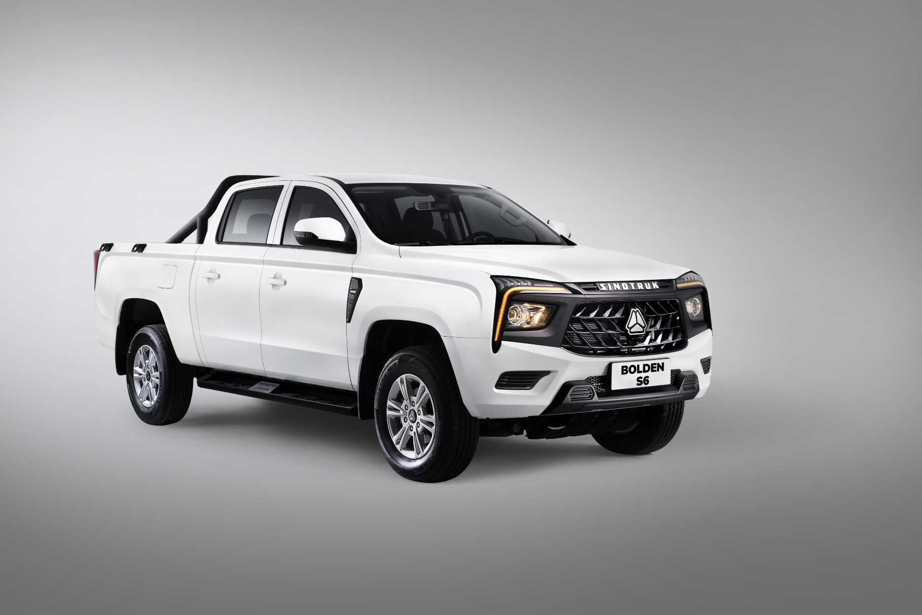 The Chinese pickup Sinotruck Bolden S6 is being prepared for the start of sales in Russia