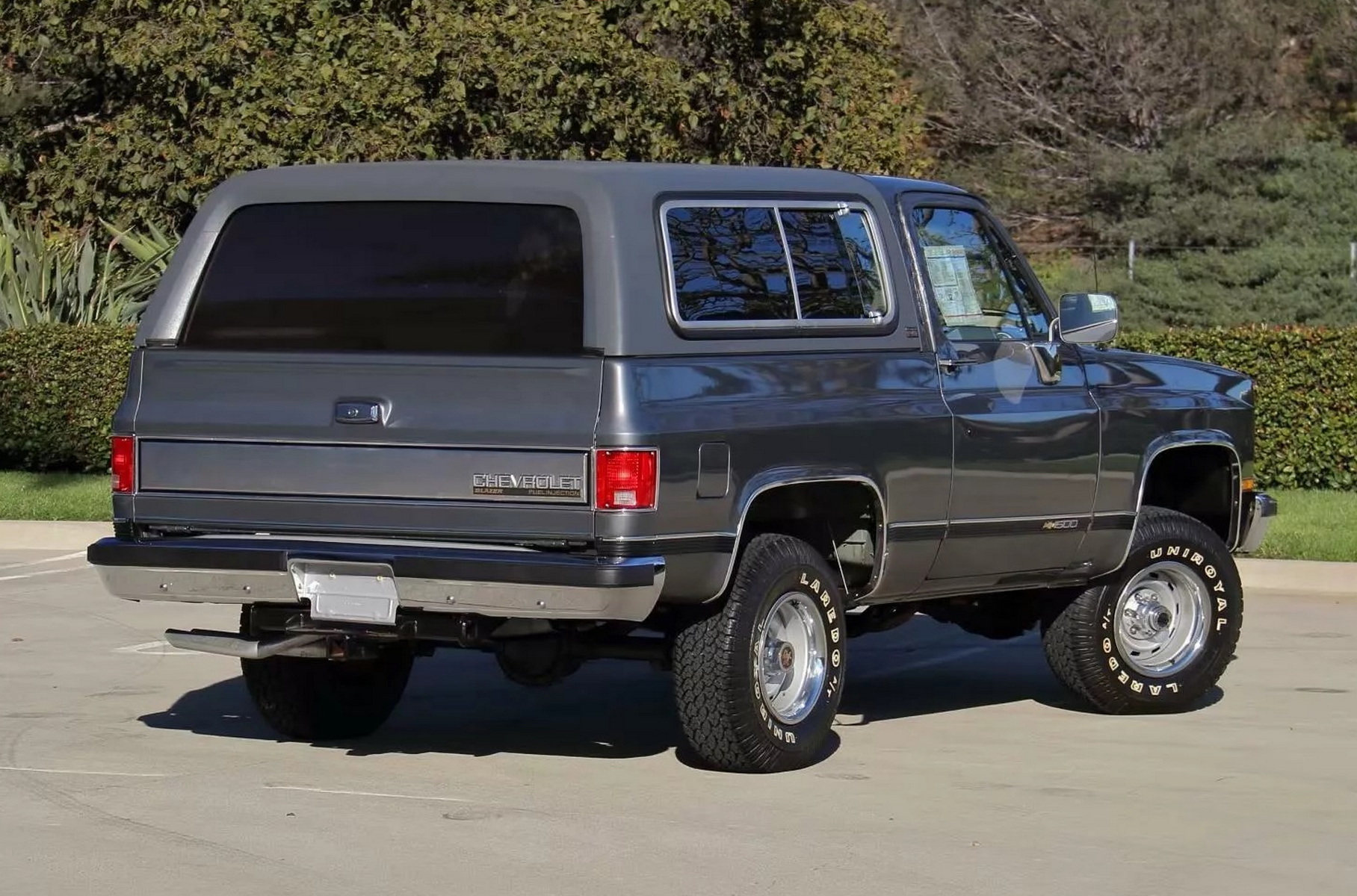 The new Chevrolet K5 Blazer of 1989 will be sold at auction