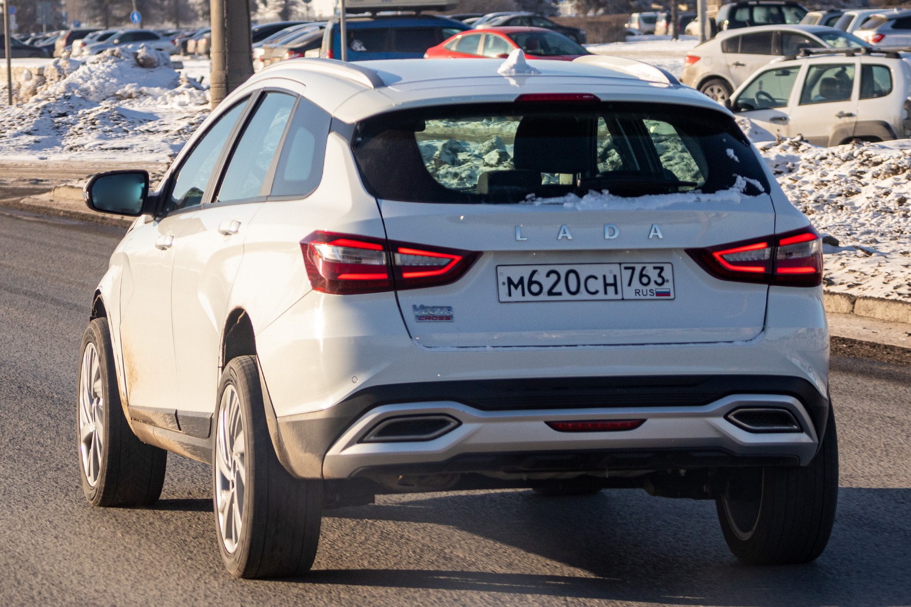 The new LADA crossover based on Vesta will impress with road clearance: photo