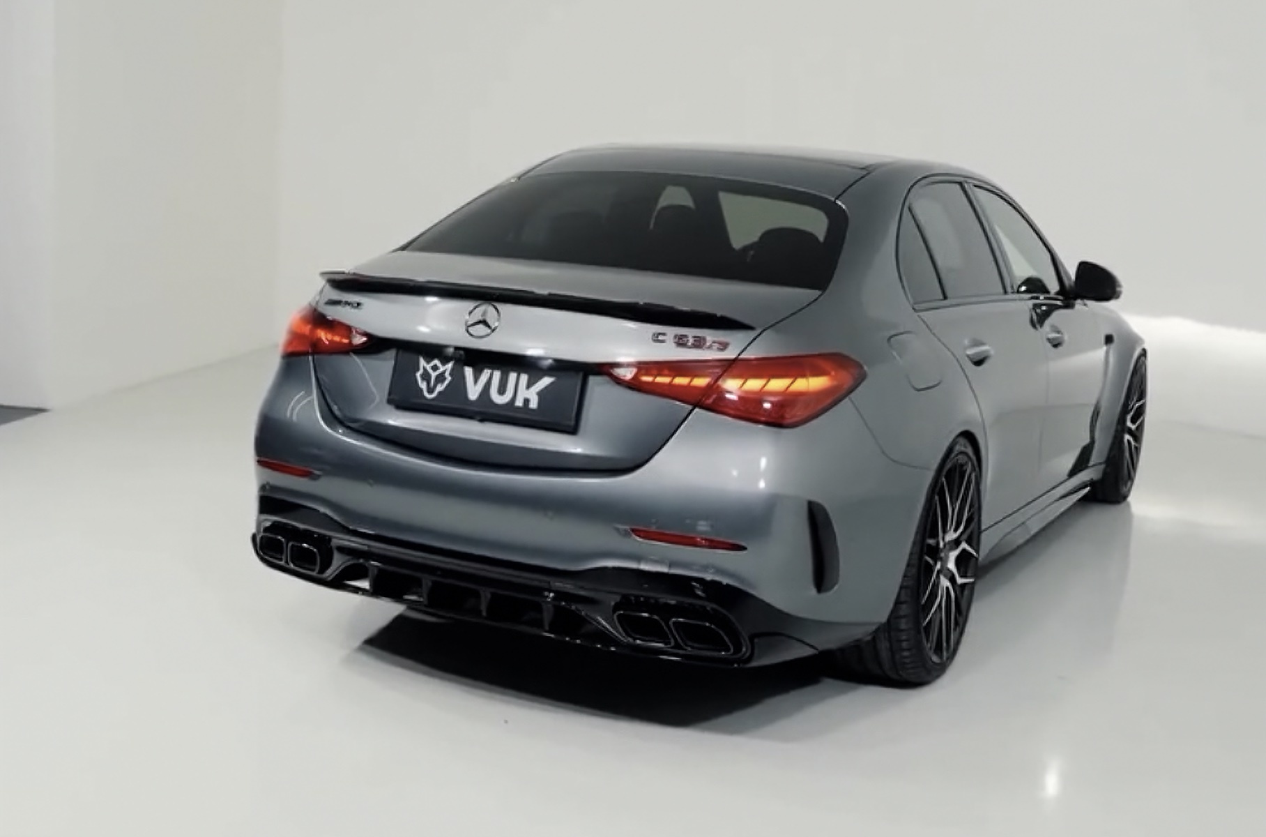 The new Mercedes-AMG C 63 transplanted the V8 engine