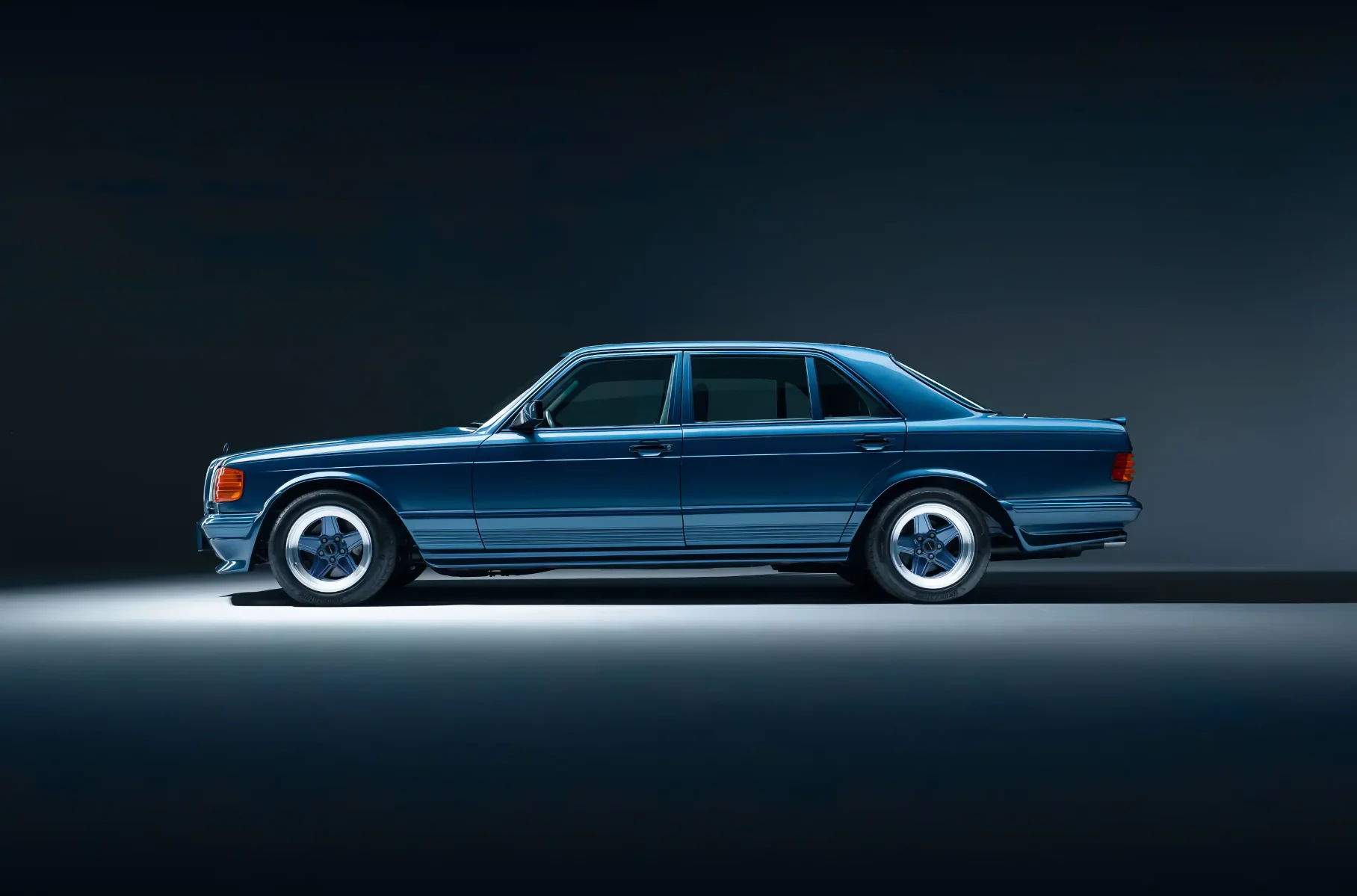 A unique Mercedes-Benz 500 SEL Director of American AMG will be sold at auction