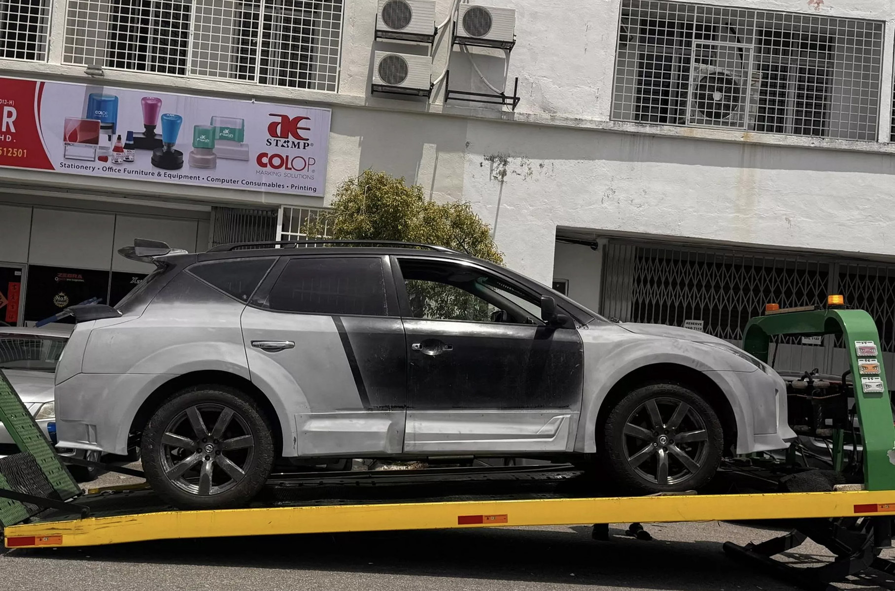 Malaysian tuners turn the Nissan Murano crossover into off-road GT-R