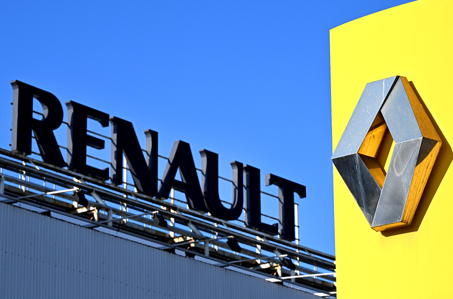 Rostec called the Renault return to the capital of AvtoVAZ