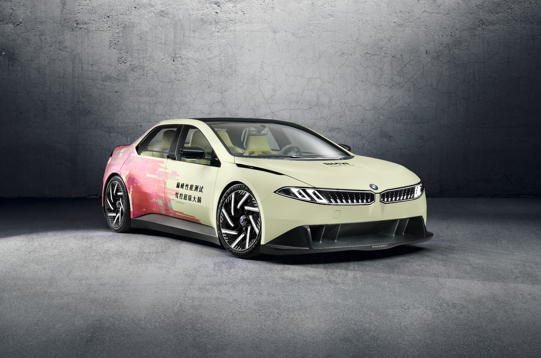BMW showed a “hot” VDX sedan with a torque of 18,000 nm 