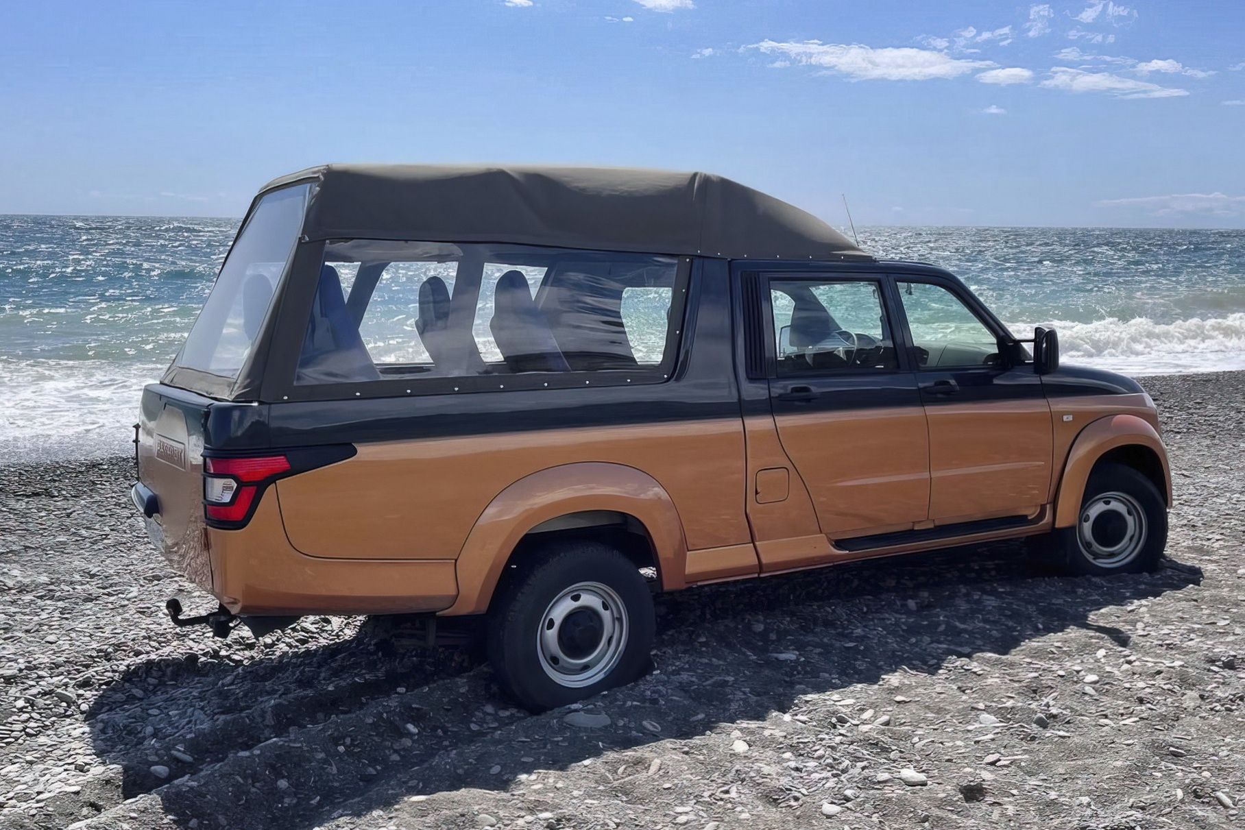 A four -row minibus based on UAZ “Profi” can become serial