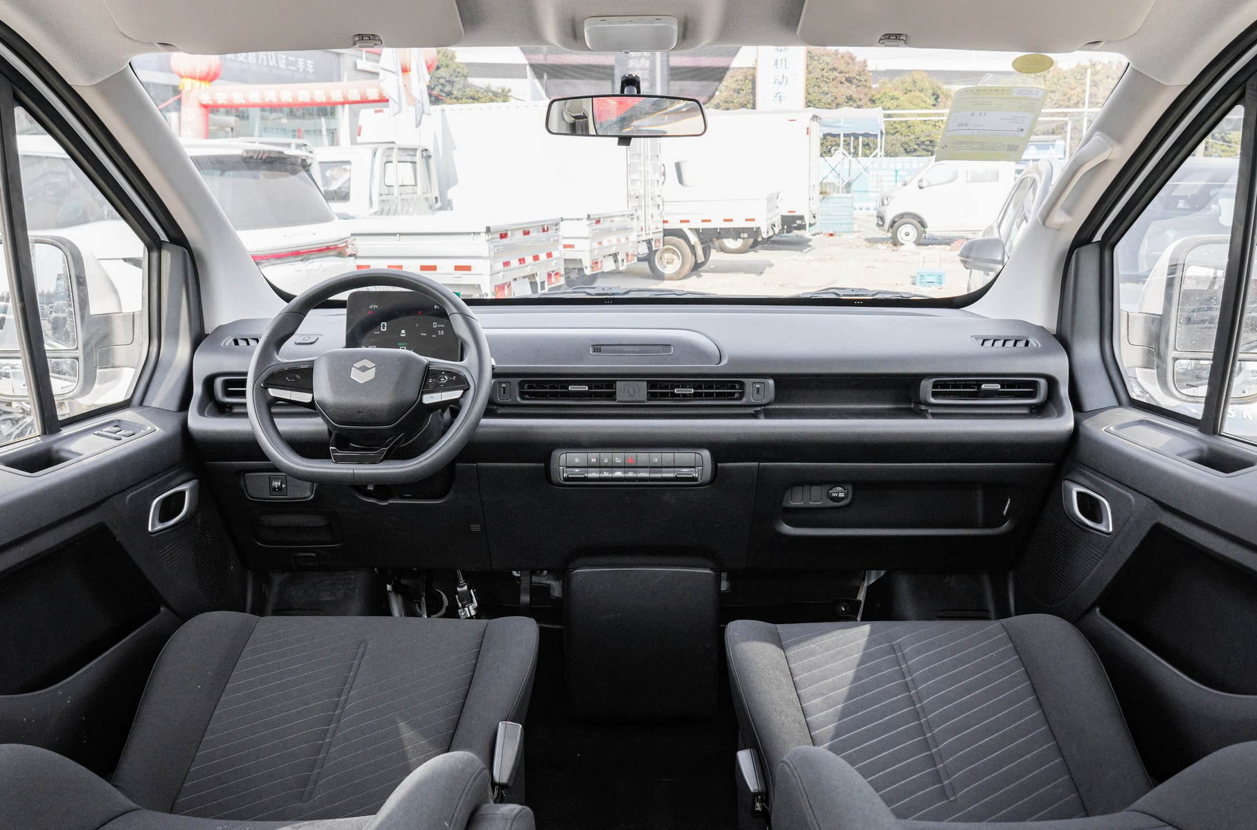 Changan began to sell minibuses and vans of the Gazelle format: Prices