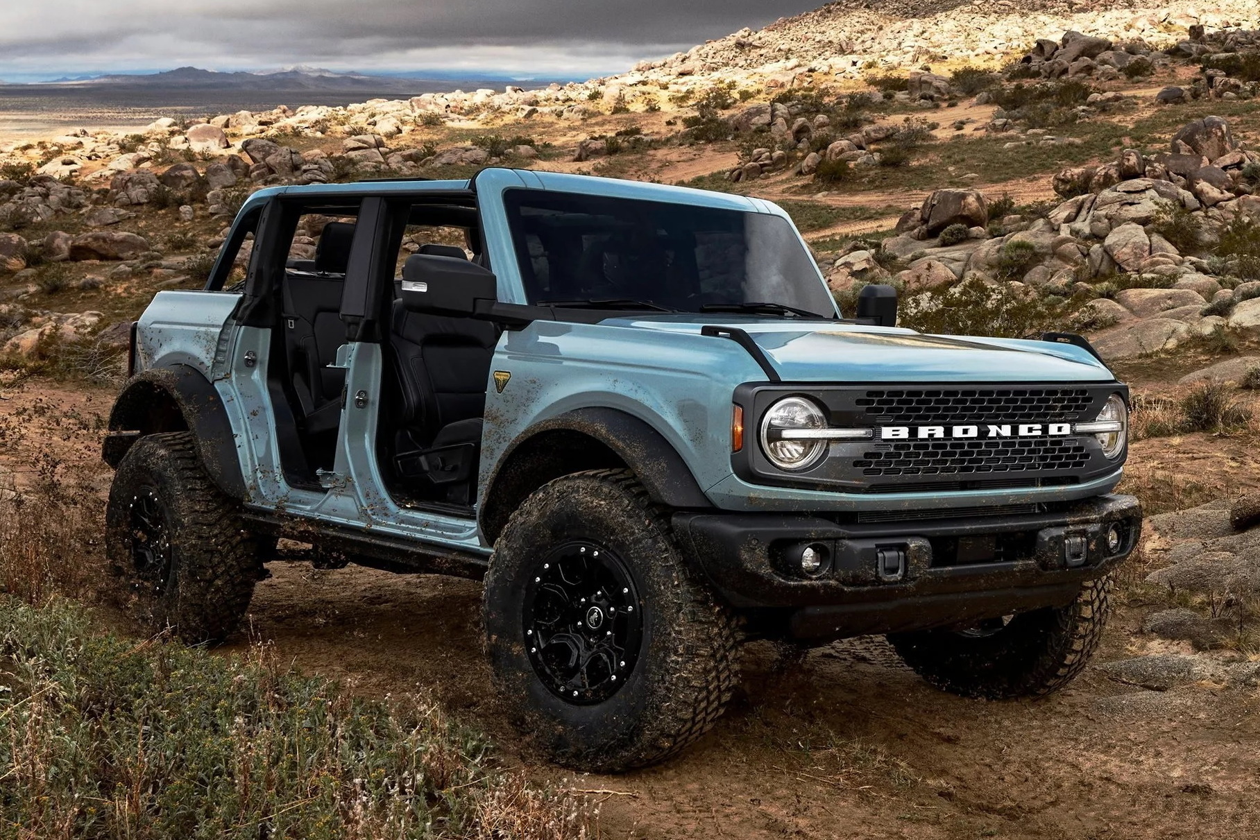 Ford forbade the two owners of Bronco to ride their all -terrain vehicles