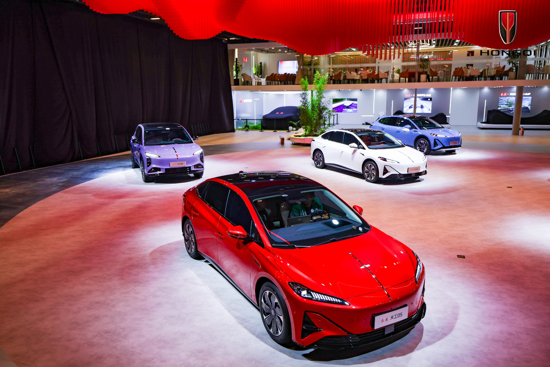 Hongqi opened plans for the Russian market in 2025