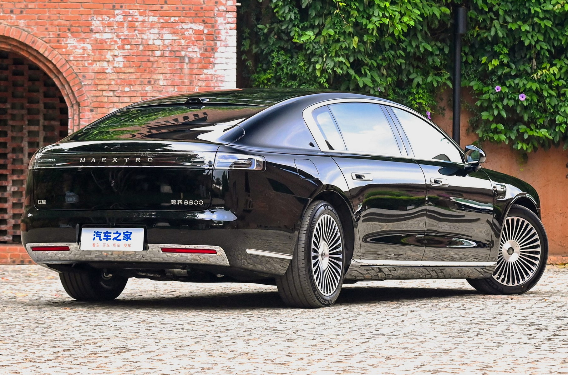 JAC and Huawei started sales of the opponent Maybach: cheaper than the expected
