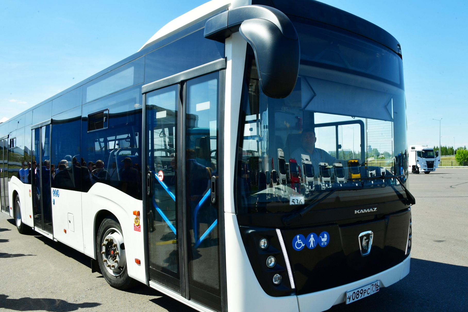 KAMAZ first showed a bus with a domestic automatic from Aurus