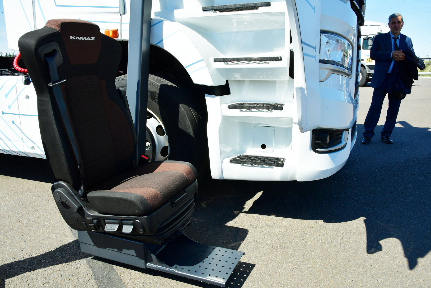 KAMAZ showed a video of a tractor without pedals with a manipulator chair