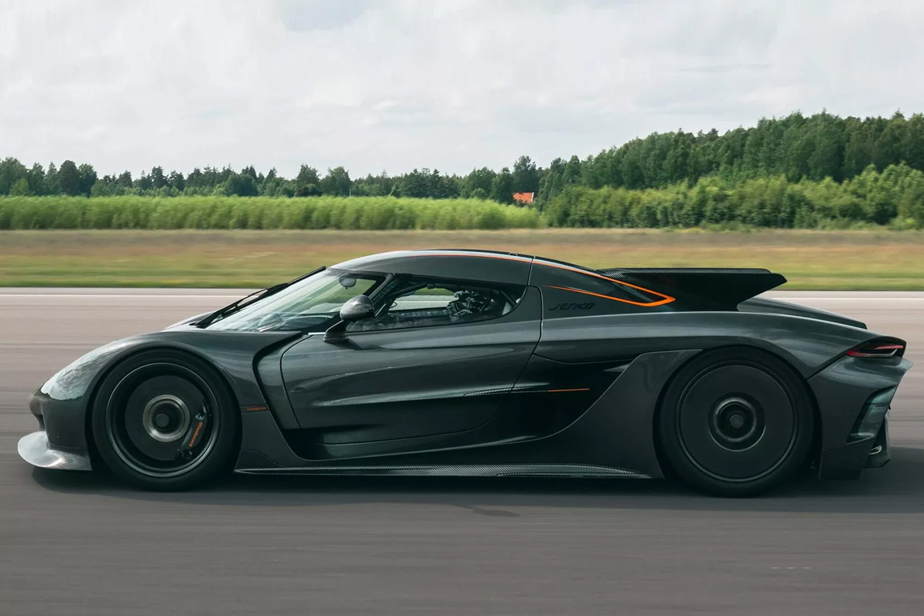 Koenigsegg Jesko Absolut set a new speed record at a distance of 800 meters