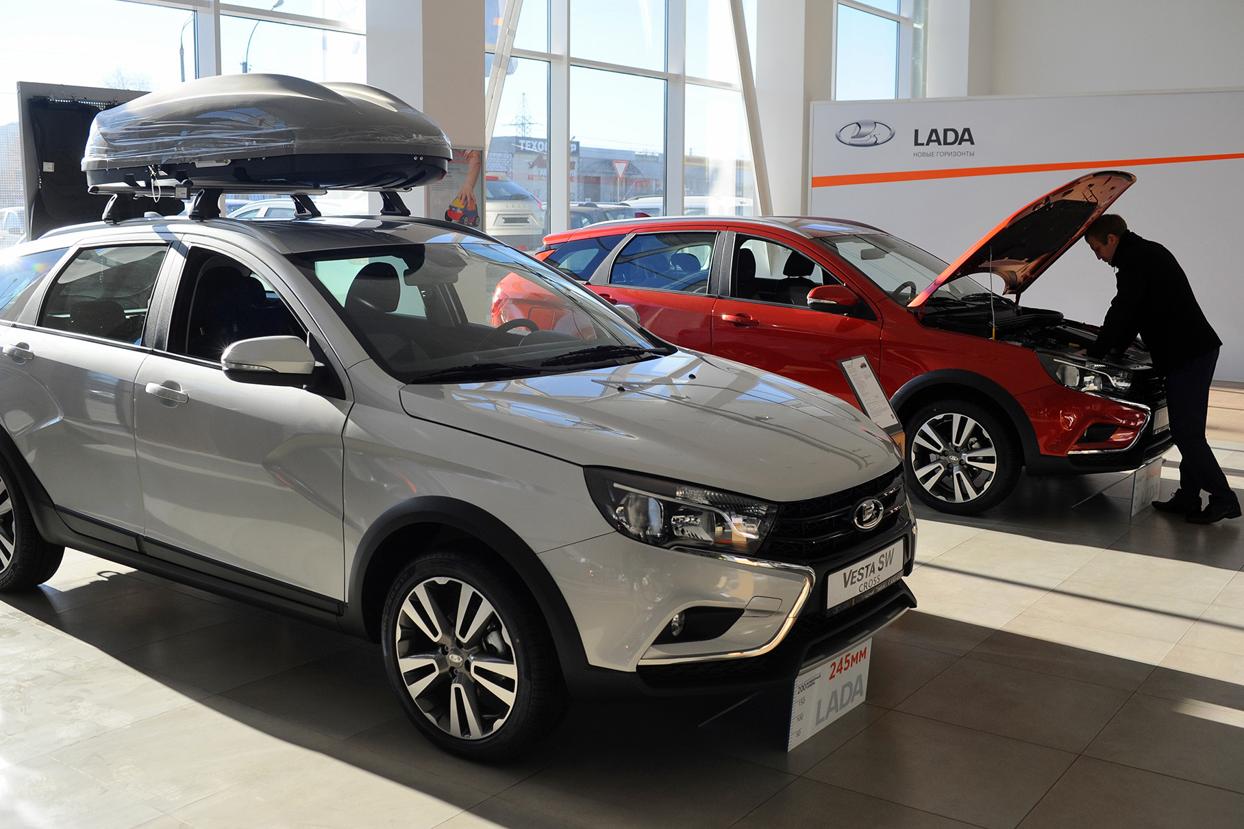 Lada Vesta sedan in Belarus costs hundreds of thousands cheaper than in Russia