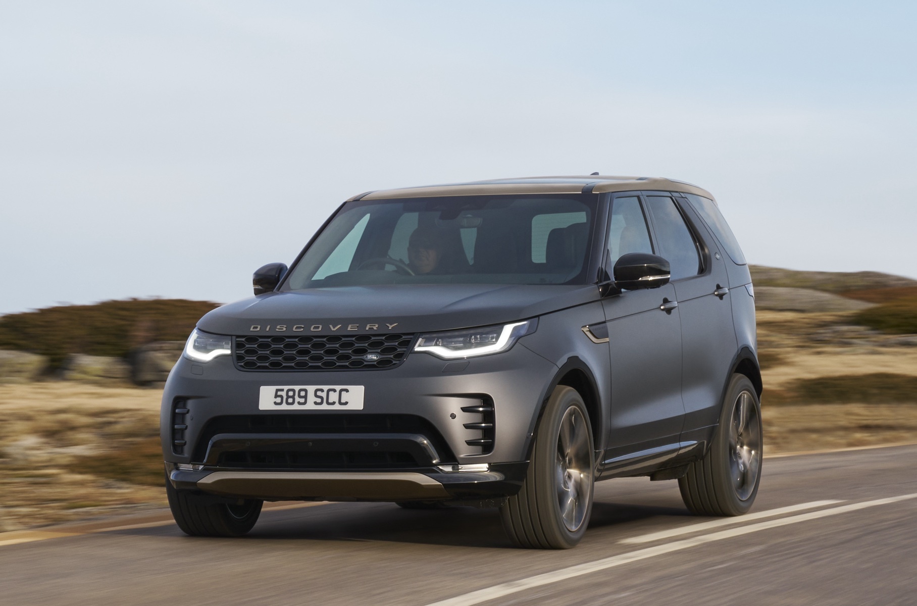 Land Rover Discovery SUV added two new versions