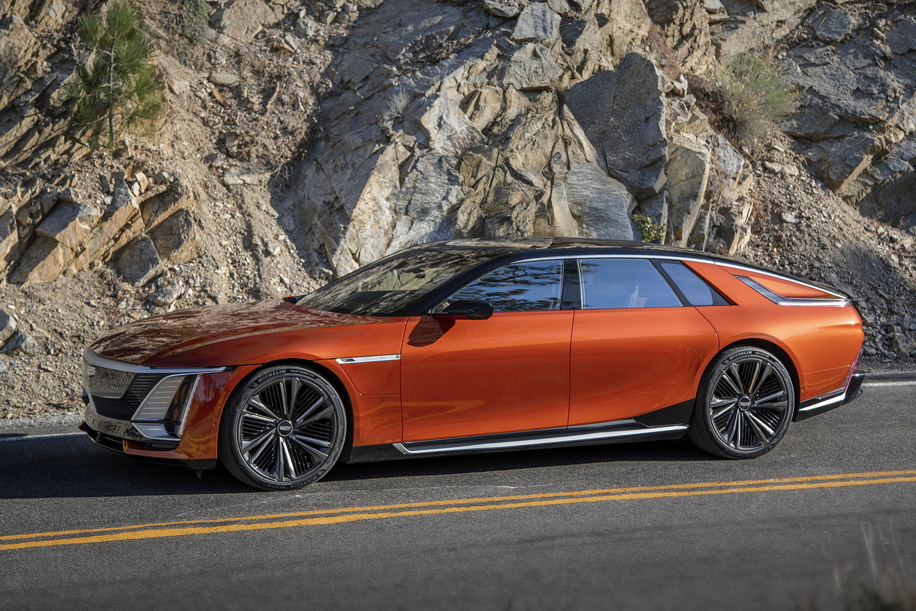 Luxurious electric car Cadillac Celestiq was nobody needs