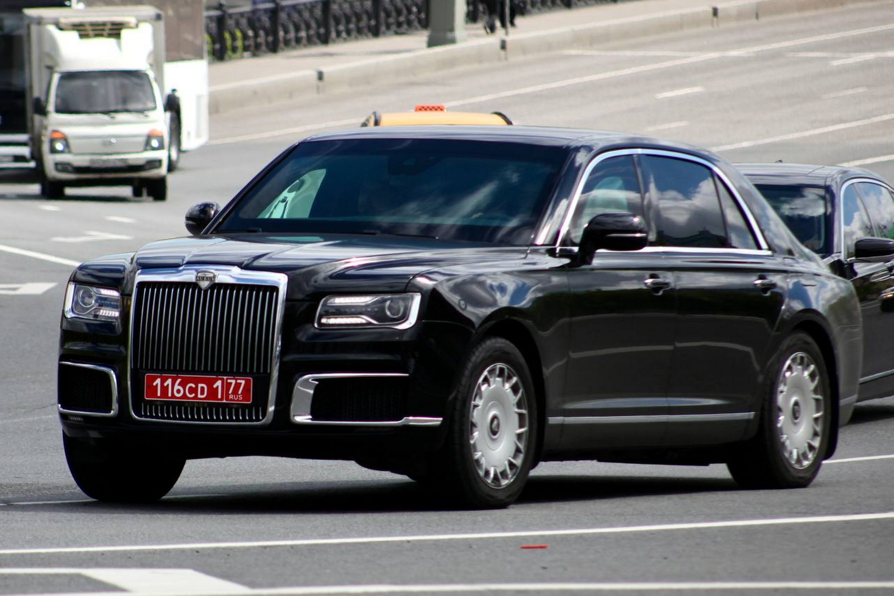 Photo fact: the head of the foreign diplomatic mission moved to Aurus