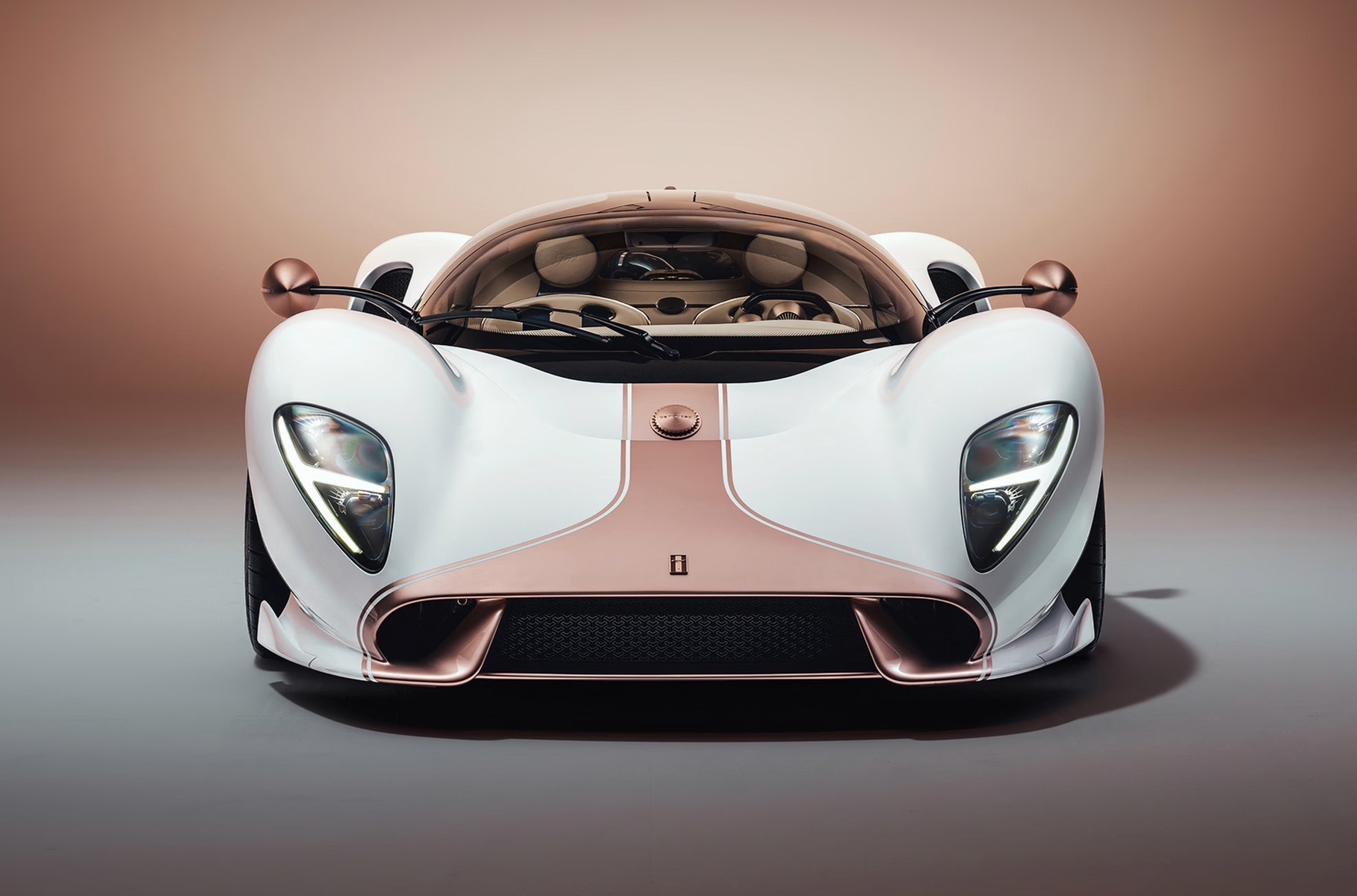 Presented serial supercar de Tomaso P72