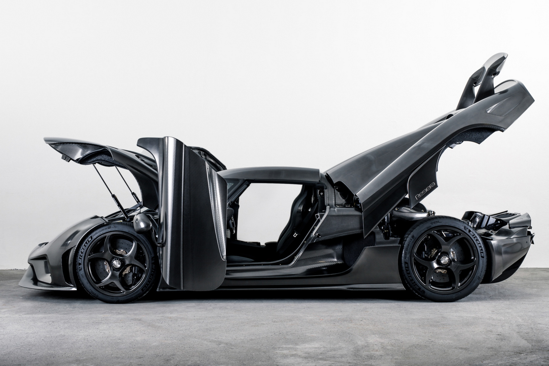 The 1780-horsepower Koenigseg hypercar for $ 3 million reached Russia