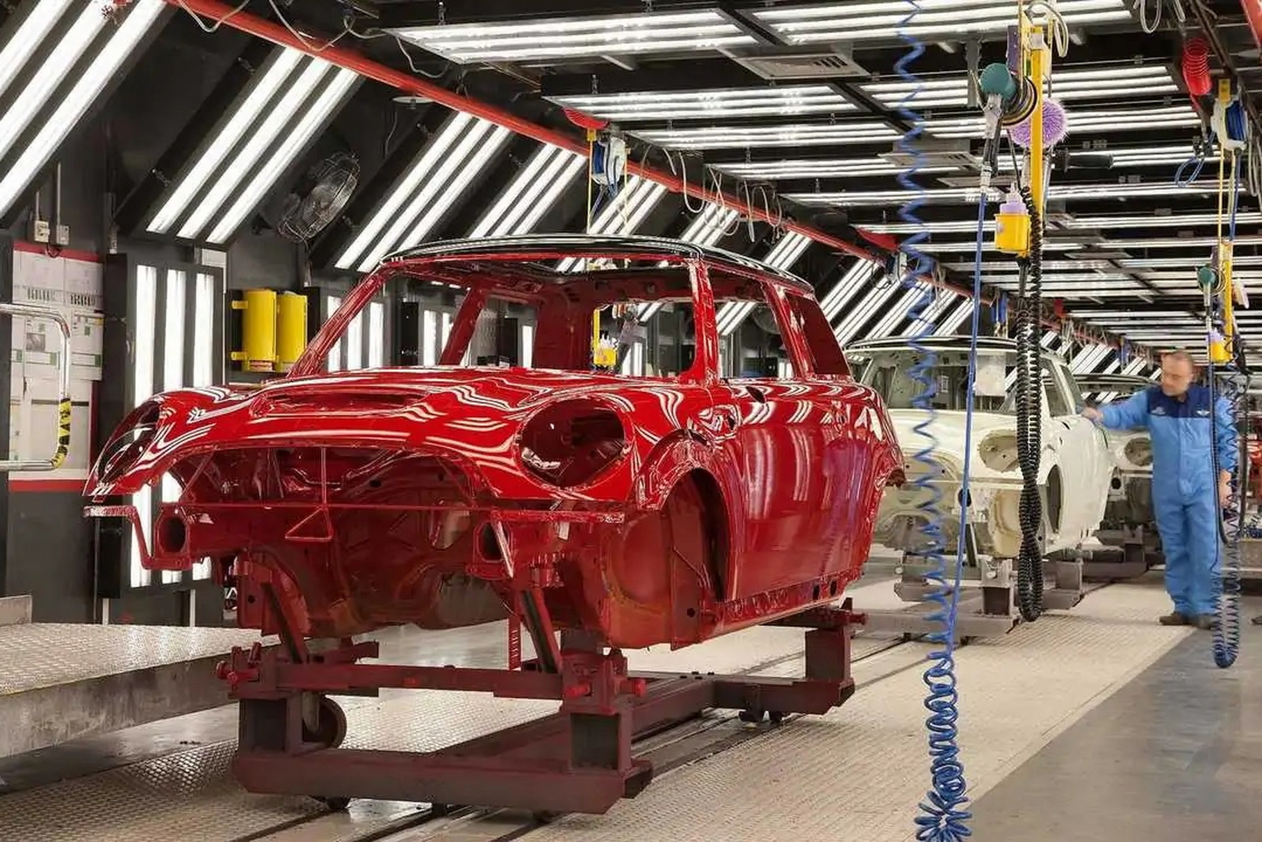 Car production in the UK fell to a minimum in 70 years