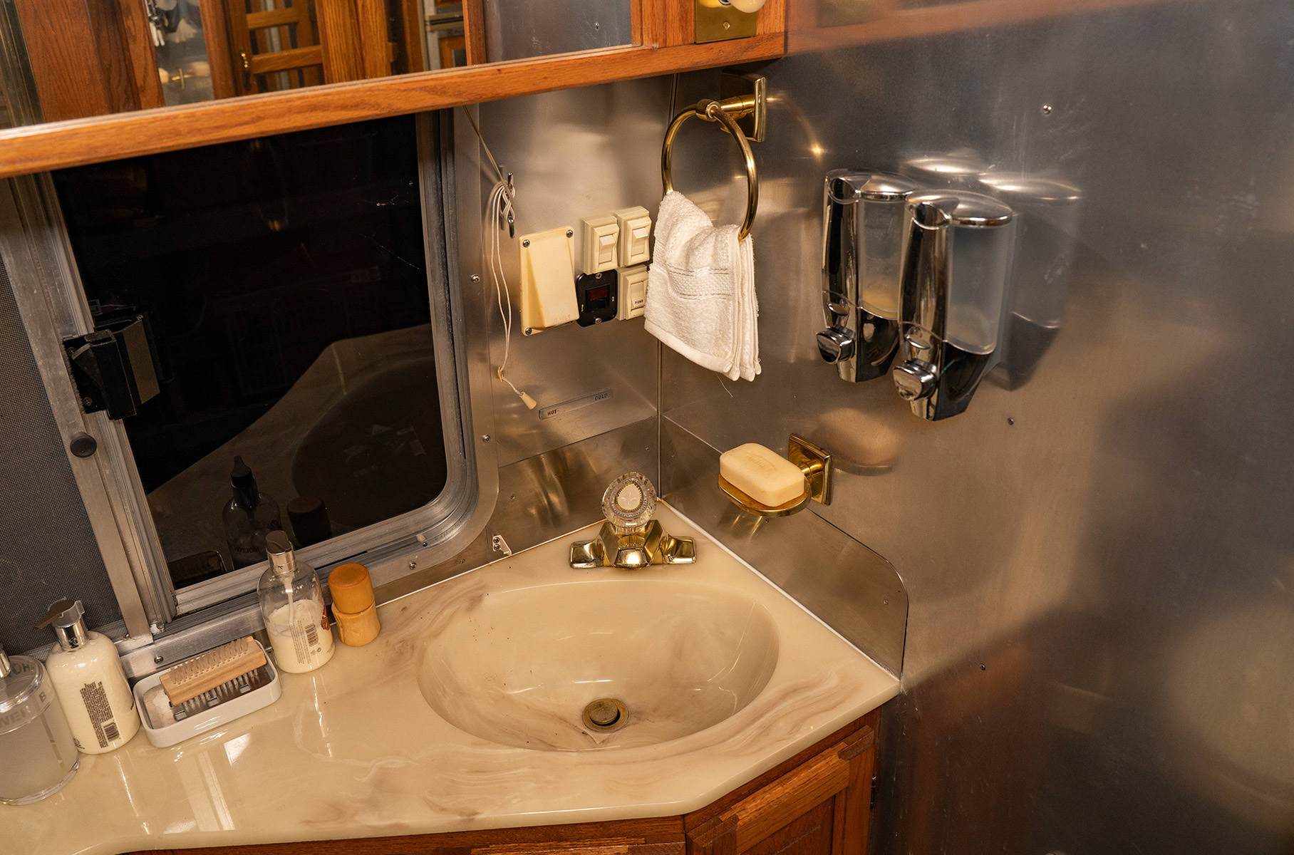 Luxurious campper Airstream 1990 put up for auction after 20 years of downtime