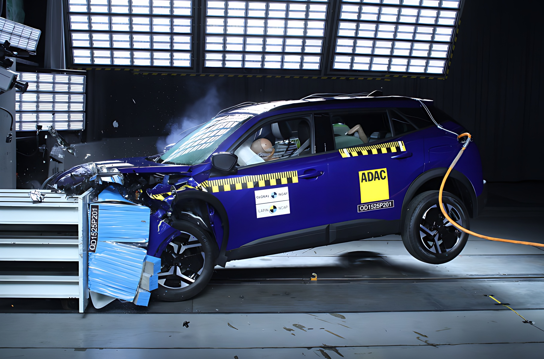 PEUGEOT 2008 crossover failed a crash test