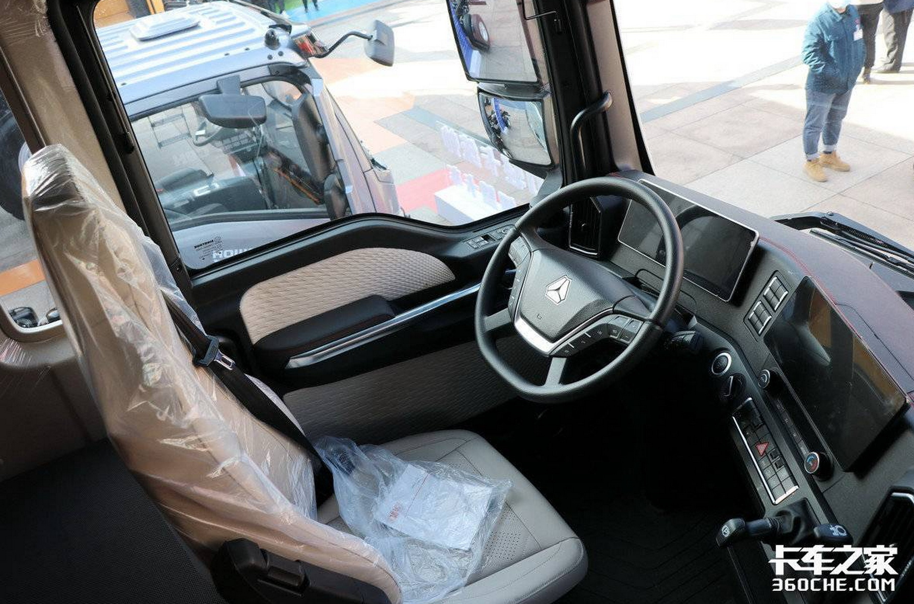 The main competitor KamAZ brought to Russia the latest tractor: prices
