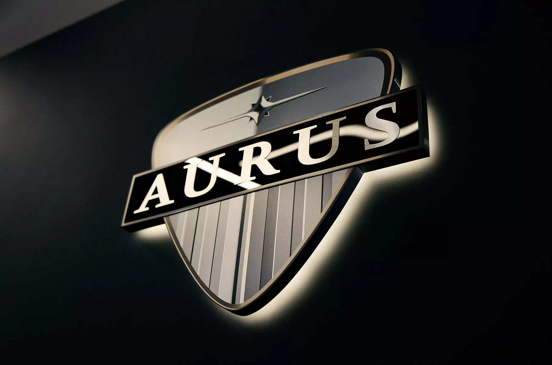 Under the brand Aurus will sell clothes