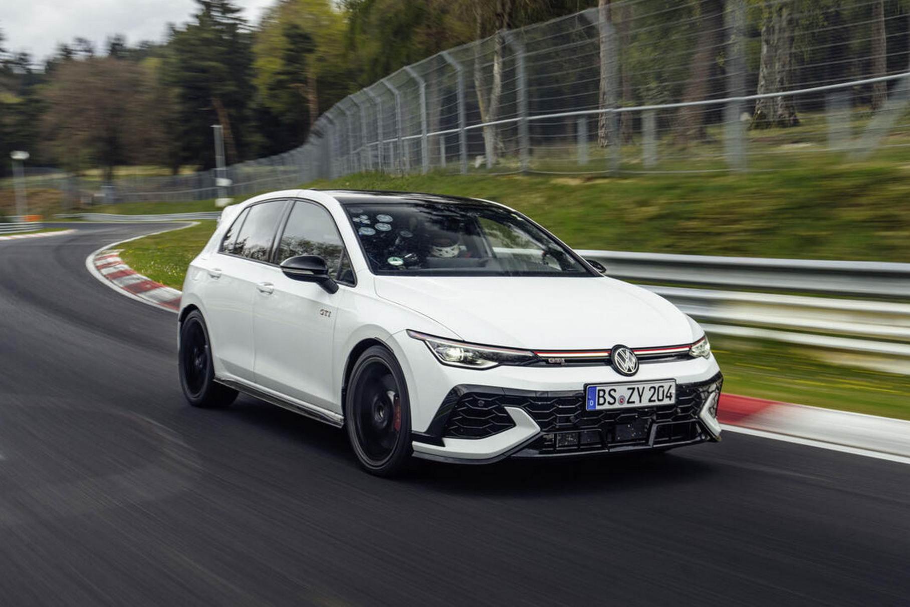 Volkswagen record holder at Nürburgring was the expected Golf GTI