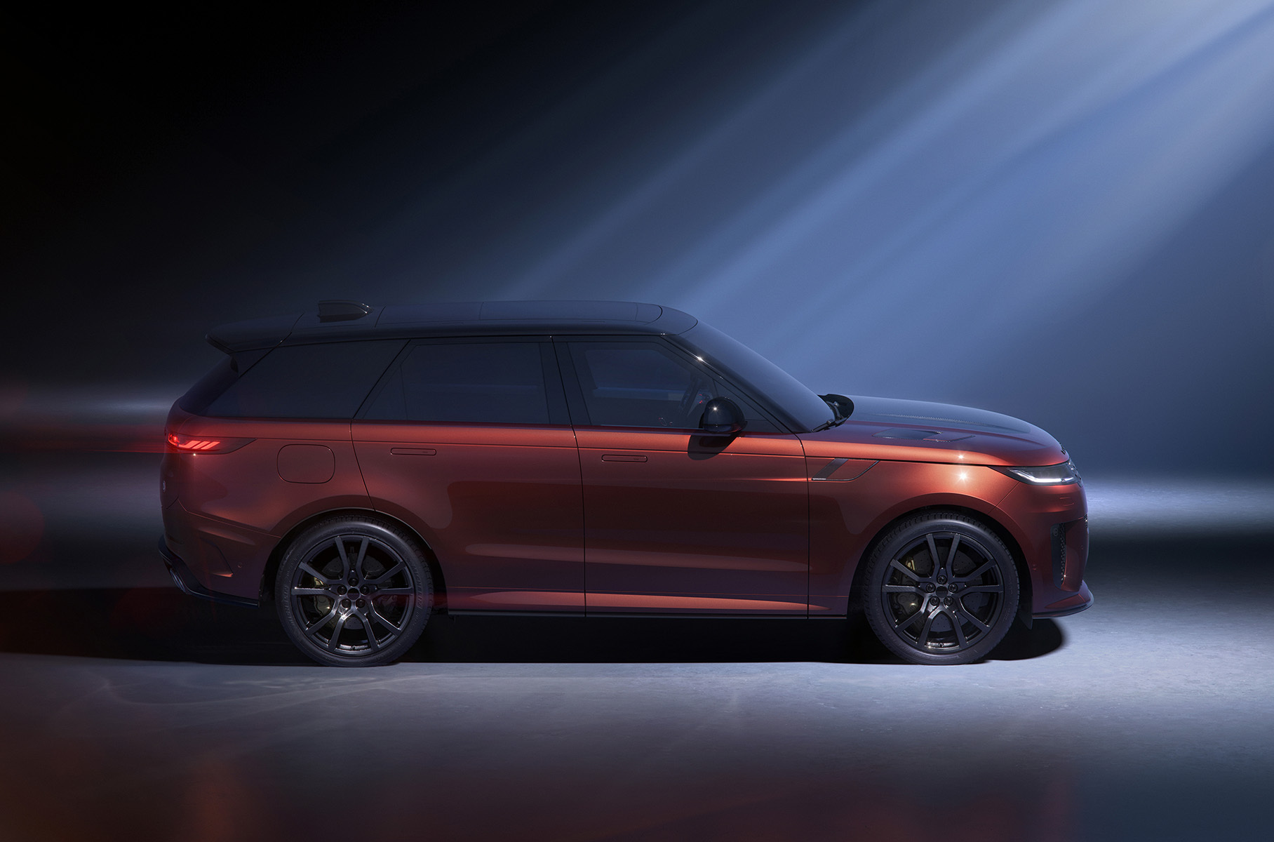 Lightness price: Land Rover introduced the exclusive Range Rover Sport SV Carbon