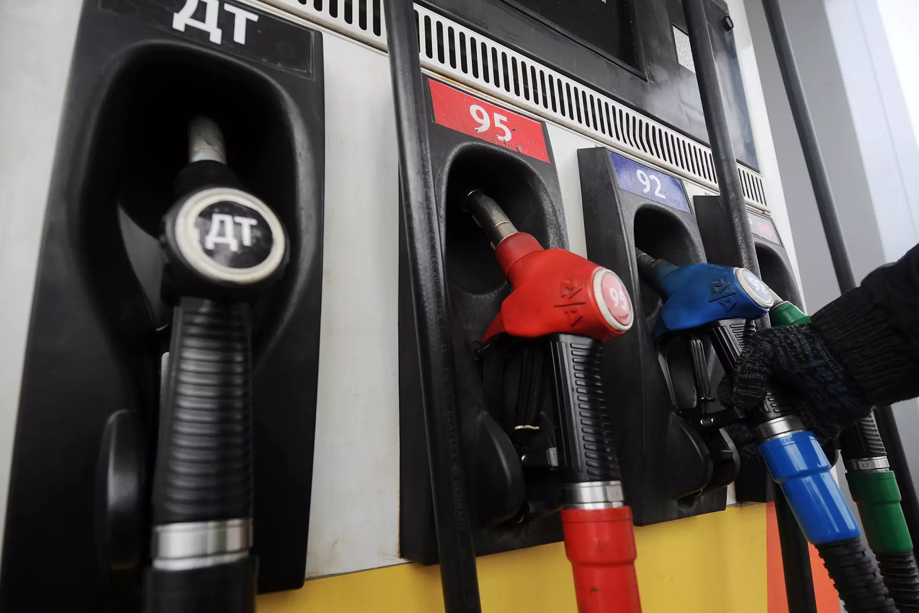 Russians began to spend nine percent more on one gas station
